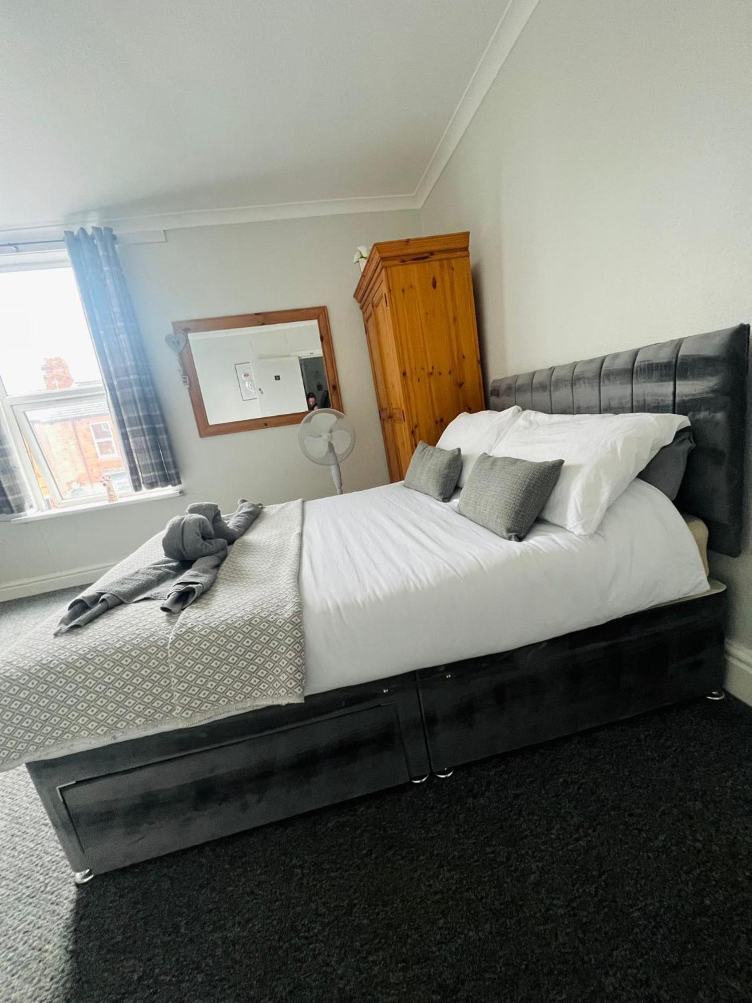 Lincoln City Centre Rooms P&S Exterior photo